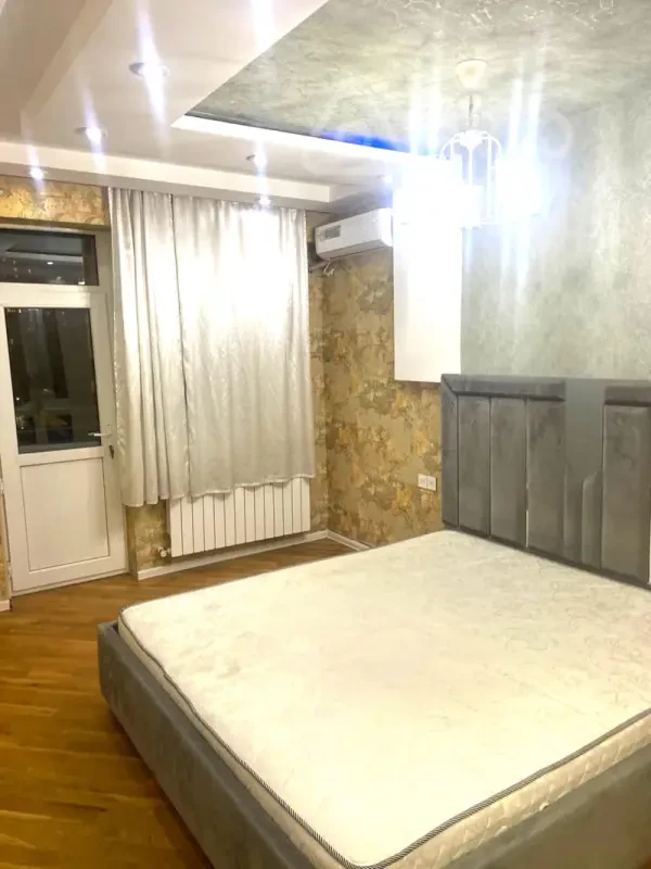 Kirayə verilir 2 otaqlı yeni tikili 70 m²