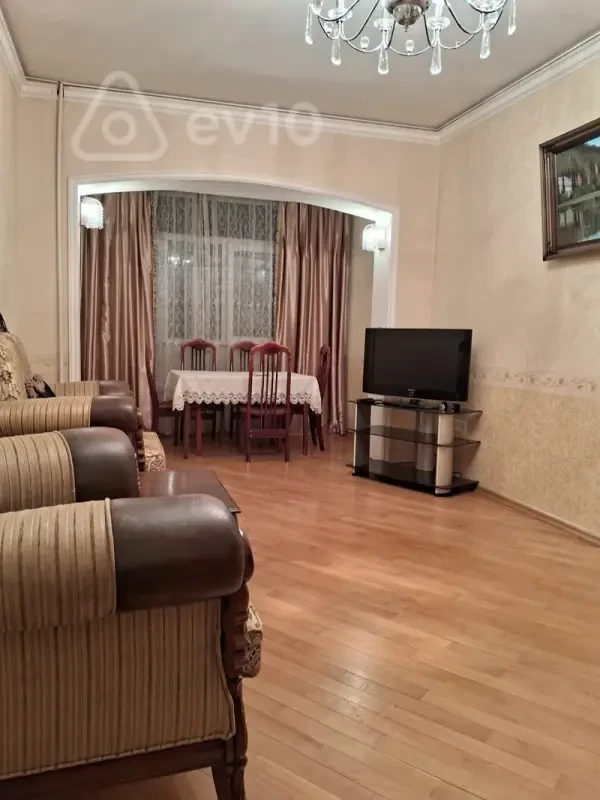 Kirayə verilir 3 otaqlı köhnə tikili 70 m²