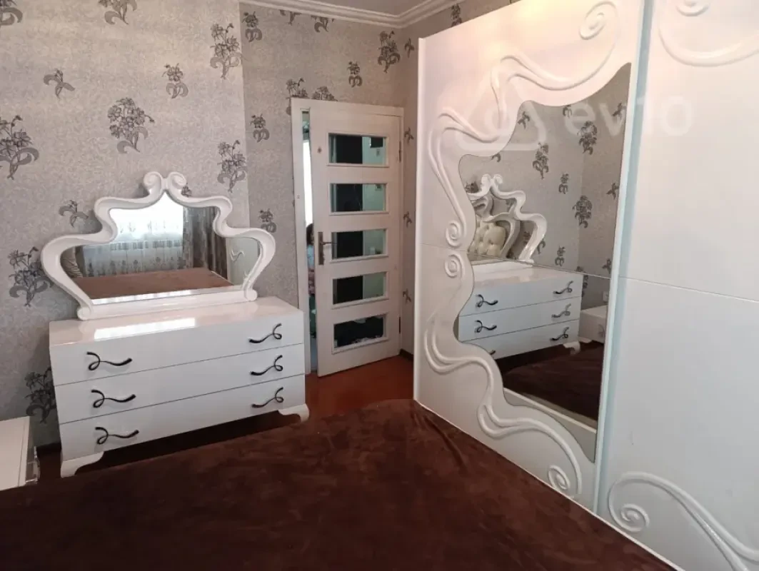 Kirayə verilir 2 otaqlı köhnə tikili 60 m²