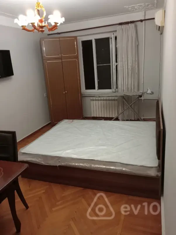 Kirayə verilir 3 otaqlı köhnə tikili 80 m²