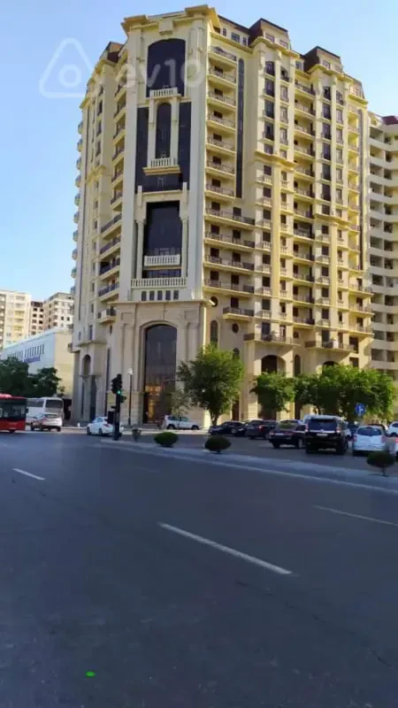 Kirayə verilir 3 otaqlı yeni tikili 130 m²