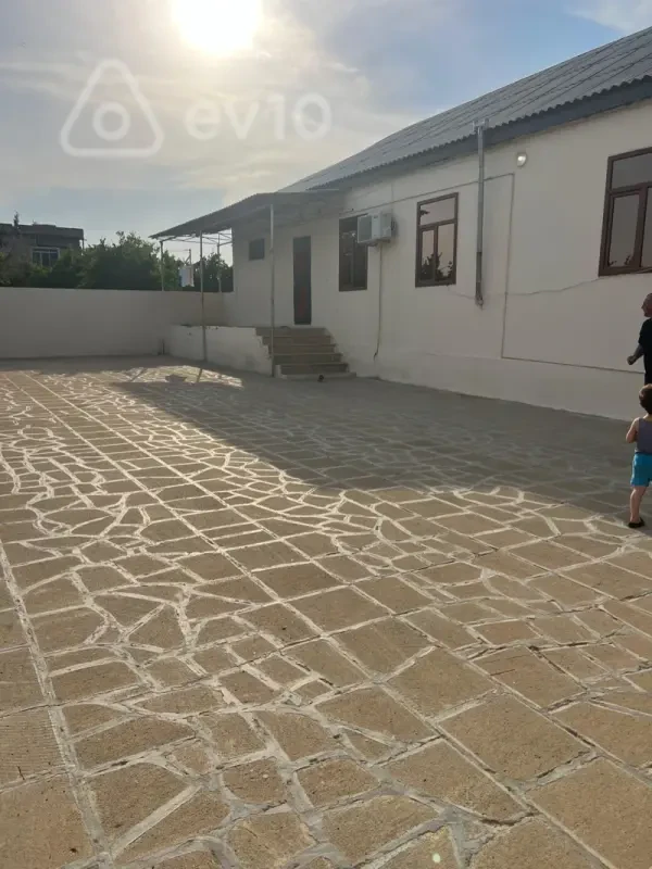 Satılır 4 otaqlı həyət evi 140 m²
