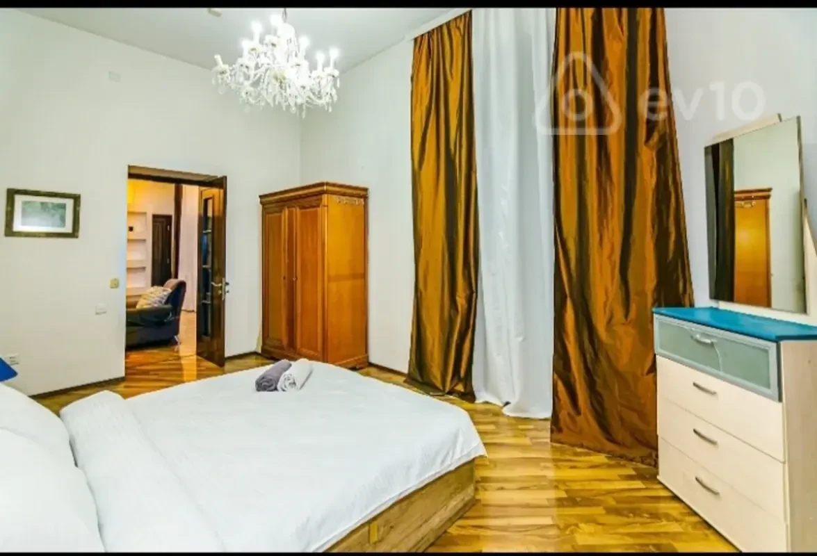 Kirayə verilir 3 otaqlı köhnə tikili 125 m²