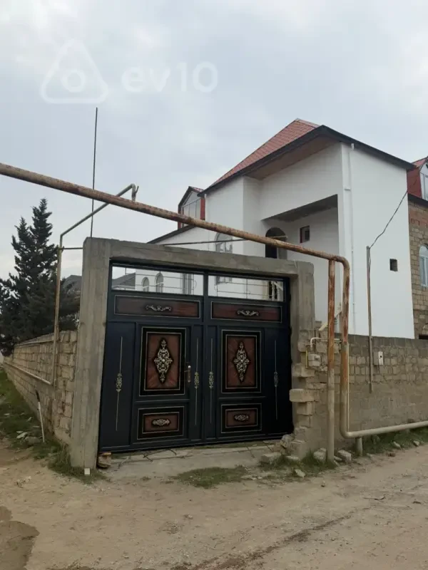 Satılır 10 otaqlı həyət evi 400 m²