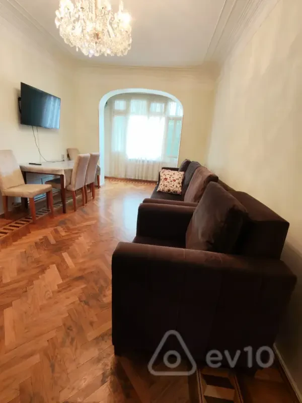 Kirayə verilir 3 otaqlı köhnə tikili 90 m²