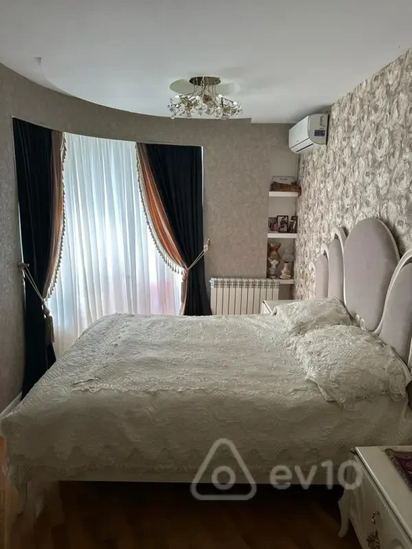 Satılır 3 otaqlı yeni tikili 115 m²