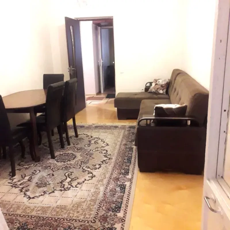 Kirayə verilir 2 otaqlı köhnə tikili 60 m²