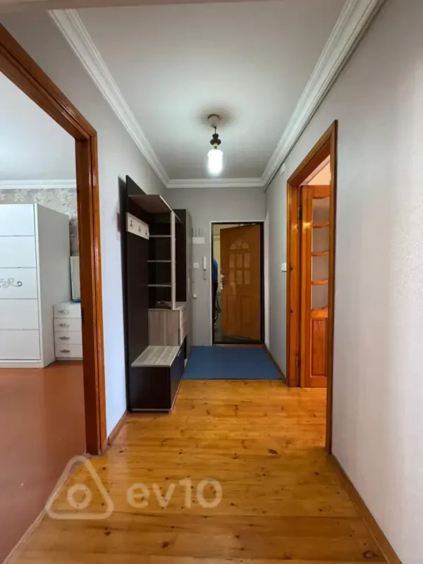 Satılır 4 otaqlı köhnə tikili 80 m²