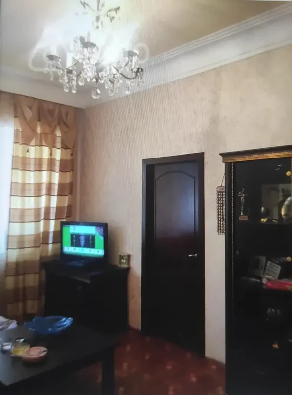 Kirayə verilir 4 otaqlı köhnə tikili 100 m²