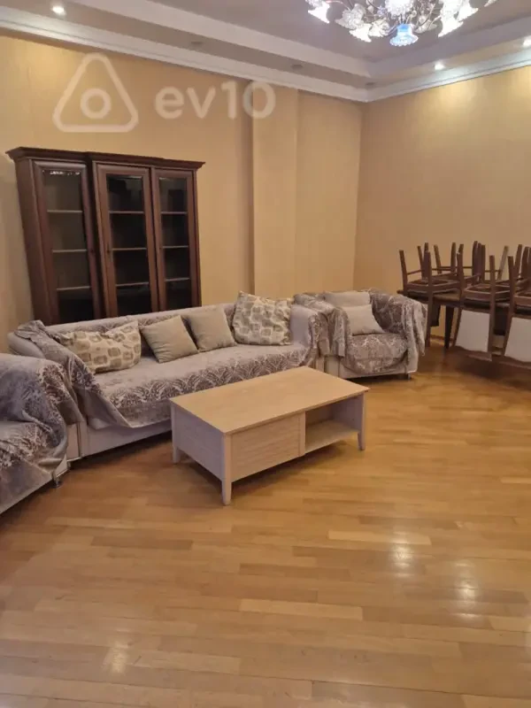 Kirayə verilir 3 otaqlı yeni tikili 171 m²