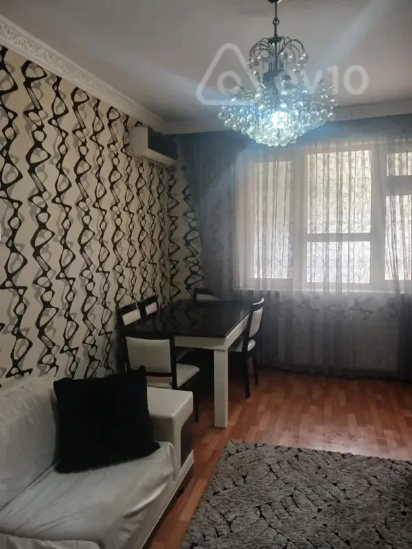 Kirayə verilir 2 otaqlı köhnə tikili 50 m²