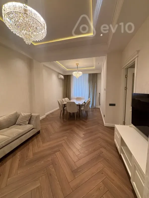 Kirayə verilir 3 otaqlı yeni tikili 140 m²