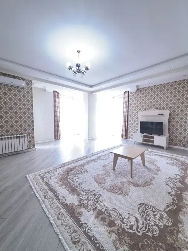 Kirayə verilir 3 otaqlı yeni tikili 150 m²