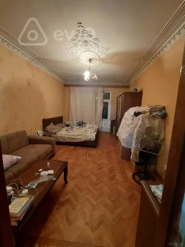 Kirayə verilir 3 otaqlı köhnə tikili 90 m²