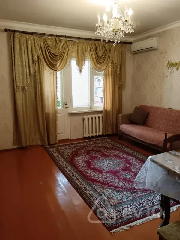 Kirayə verilir 2 otaqlı köhnə tikili 55 m²