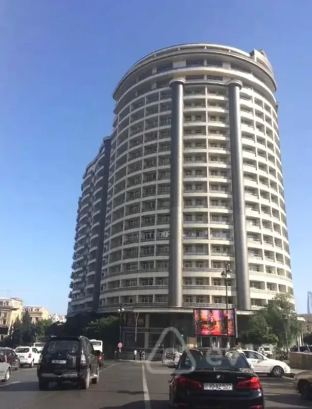 Kirayə verilir 2 otaqlı yeni tikili 85 m²
