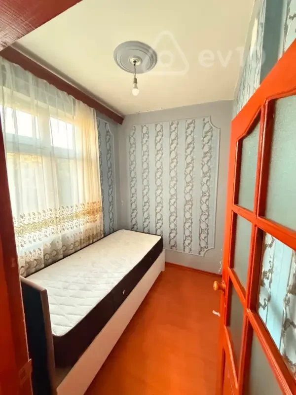 Kirayə verilir 2 otaqlı köhnə tikili 30 m²