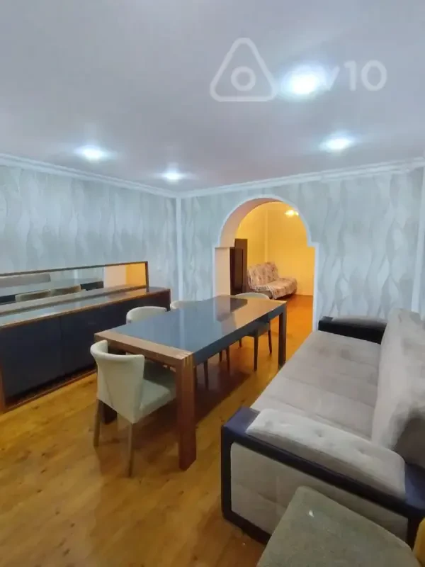Kirayə verilir 2 otaqlı köhnə tikili 80 m²