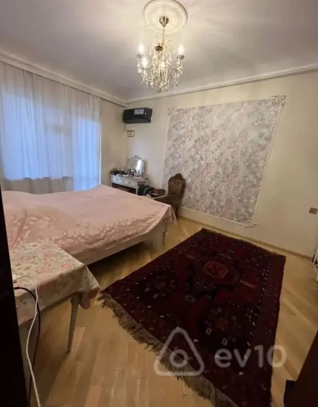 Satılır 3 otaqlı köhnə tikili 75 m²