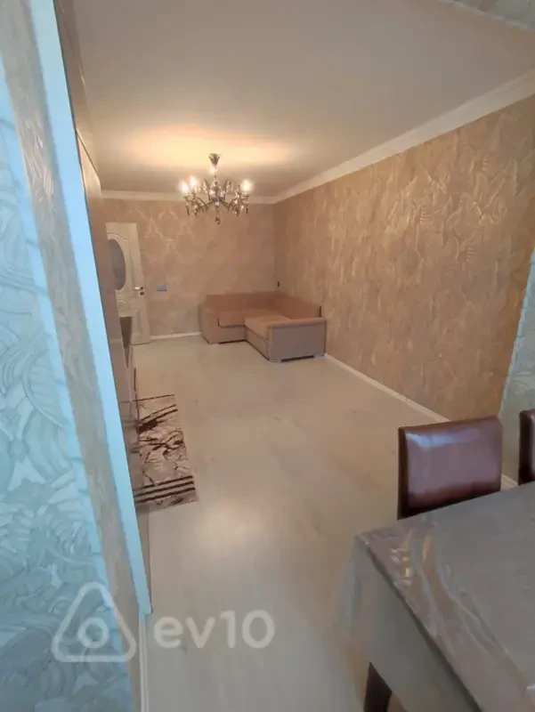 Kirayə verilir 2 otaqlı köhnə tikili 50 m²