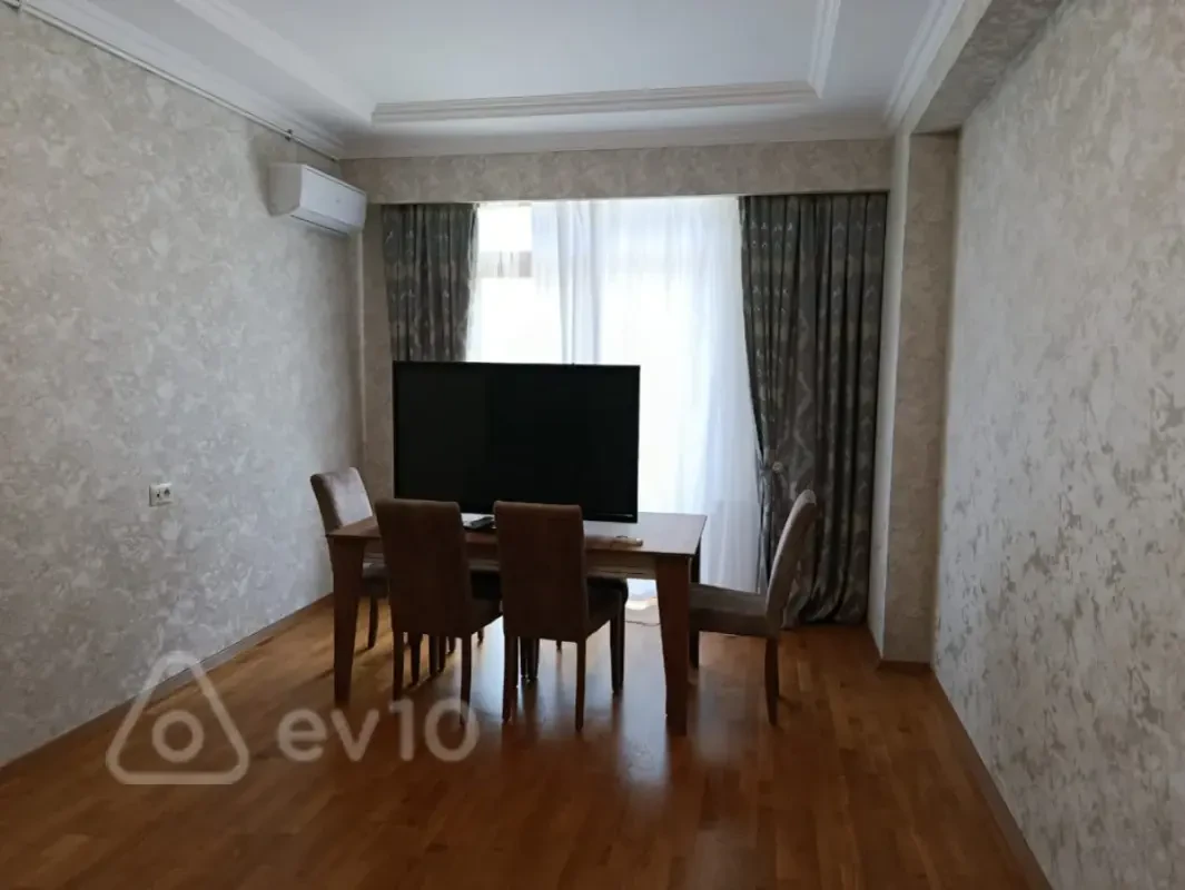 Kirayə verilir 2 otaqlı yeni tikili 75 m²