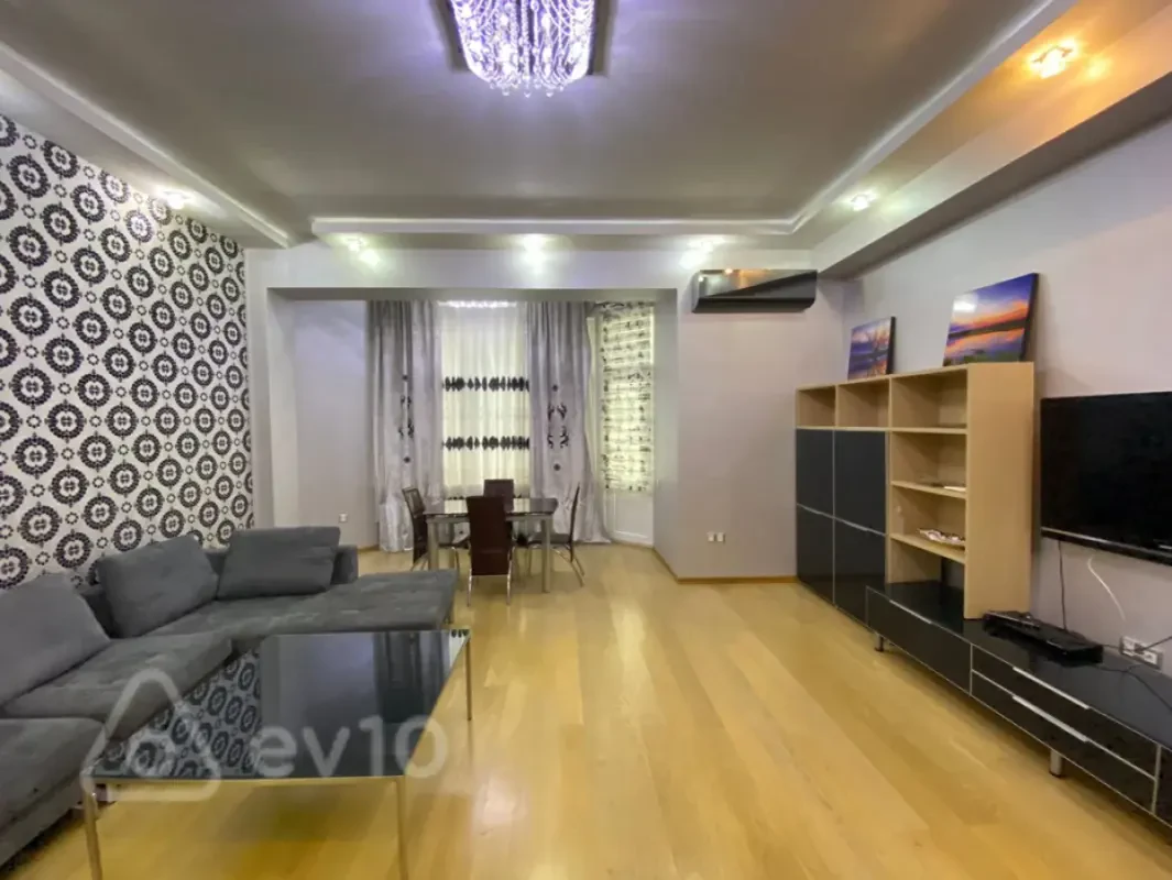 Kirayə verilir 3 otaqlı yeni tikili 150 m²