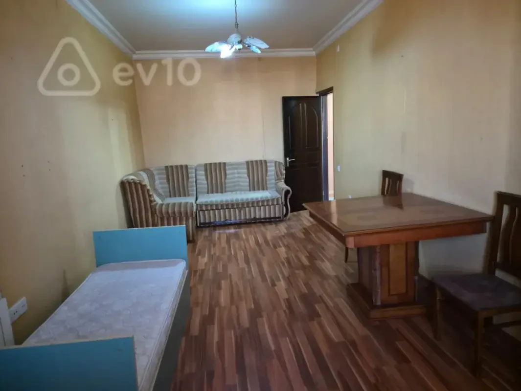 Kirayə verilir 2 otaqlı köhnə tikili 65 m²