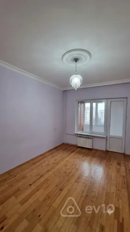 Satılır 2 otaqlı köhnə tikili 60 m²