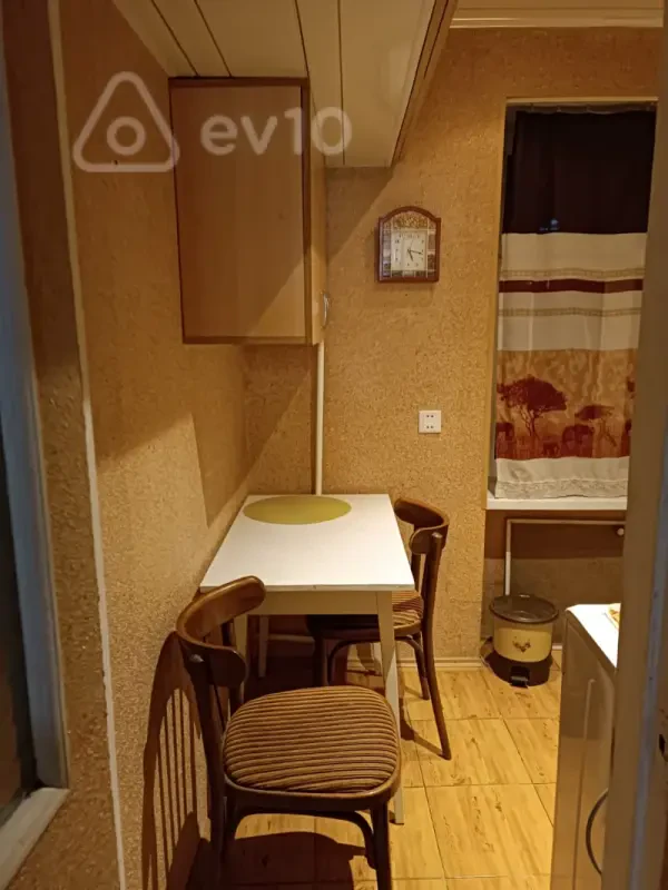 Kirayə verilir 2 otaqlı köhnə tikili 41 m²