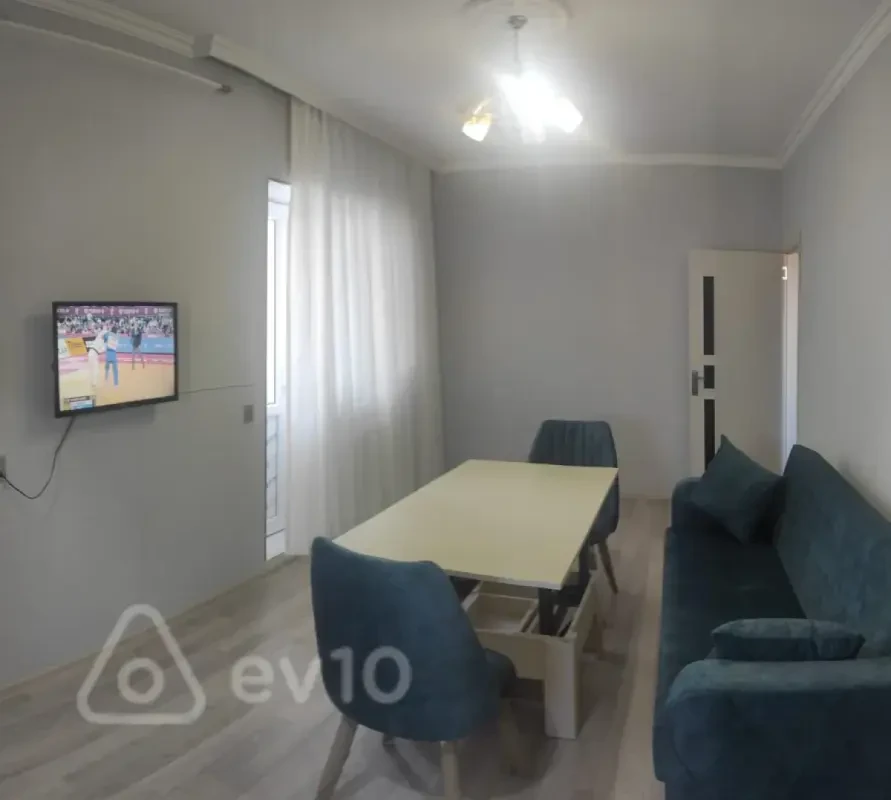 Kirayə verilir 2 otaqlı köhnə tikili 60 m²