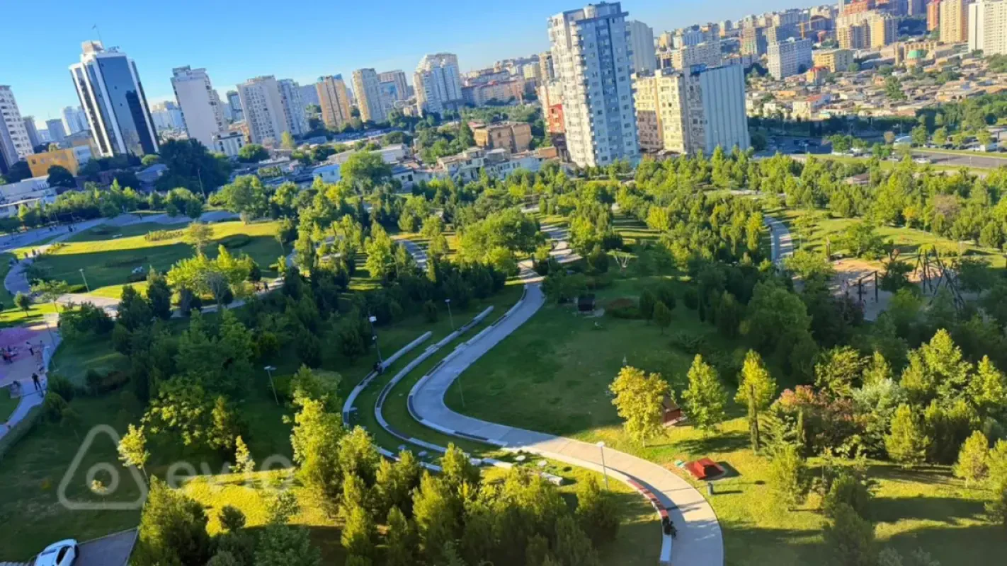 Kirayə verilir 3 otaqlı yeni tikili 136 m²