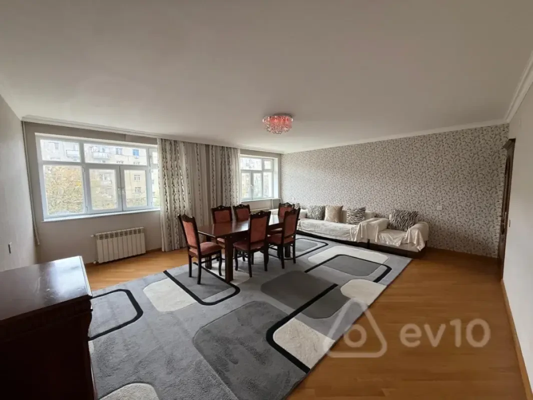 Kirayə verilir 3 otaqlı köhnə tikili 100 m²