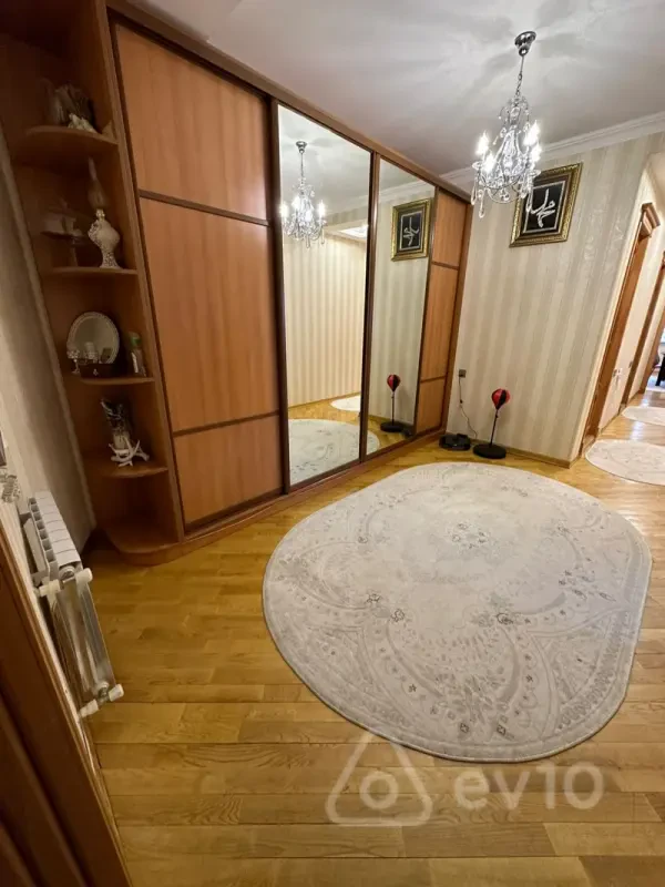 Kirayə verilir 3 otaqlı yeni tikili 140 m²