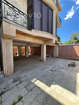 Kirayə verilir 5 otaqlı həyət evi 250 m² — Xırdalan 5 otaq 250.00 m²