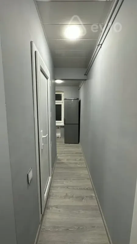 Kirayə verilir 2 otaqlı köhnə tikili 120 m²