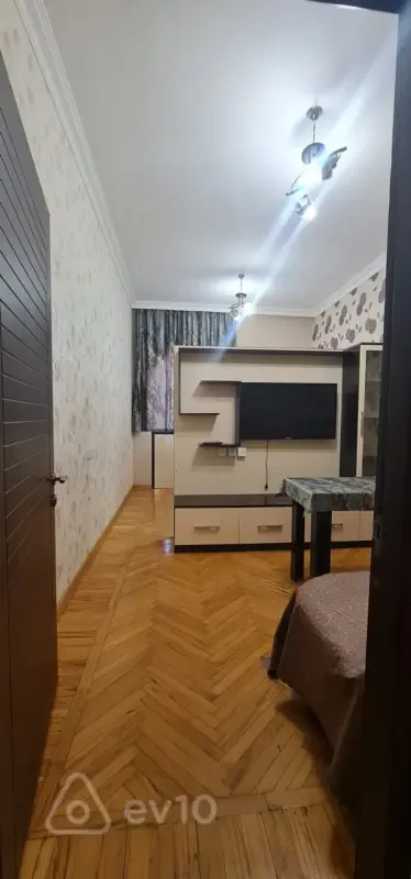 Kirayə verilir 1 otaqlı köhnə tikili 54 m²