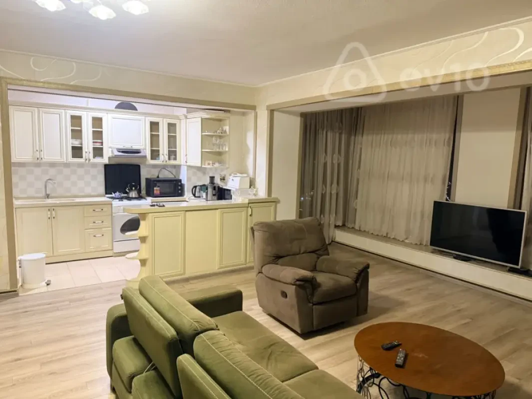 Kirayə verilir 2 otaqlı köhnə tikili 85 m²