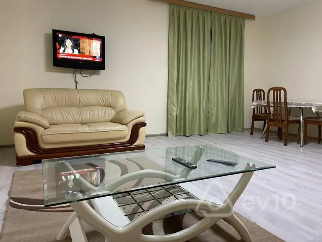 Kirayə verilir 2 otaqlı köhnə tikili 50 m²