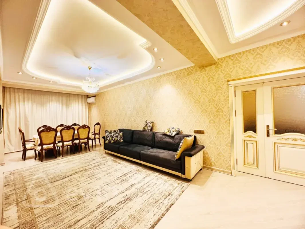 Kirayə verilir 3 otaqlı yeni tikili 137 m²