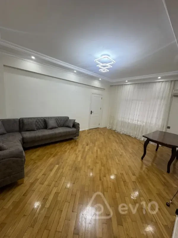 Kirayə verilir 2 otaqlı yeni tikili 80 m²