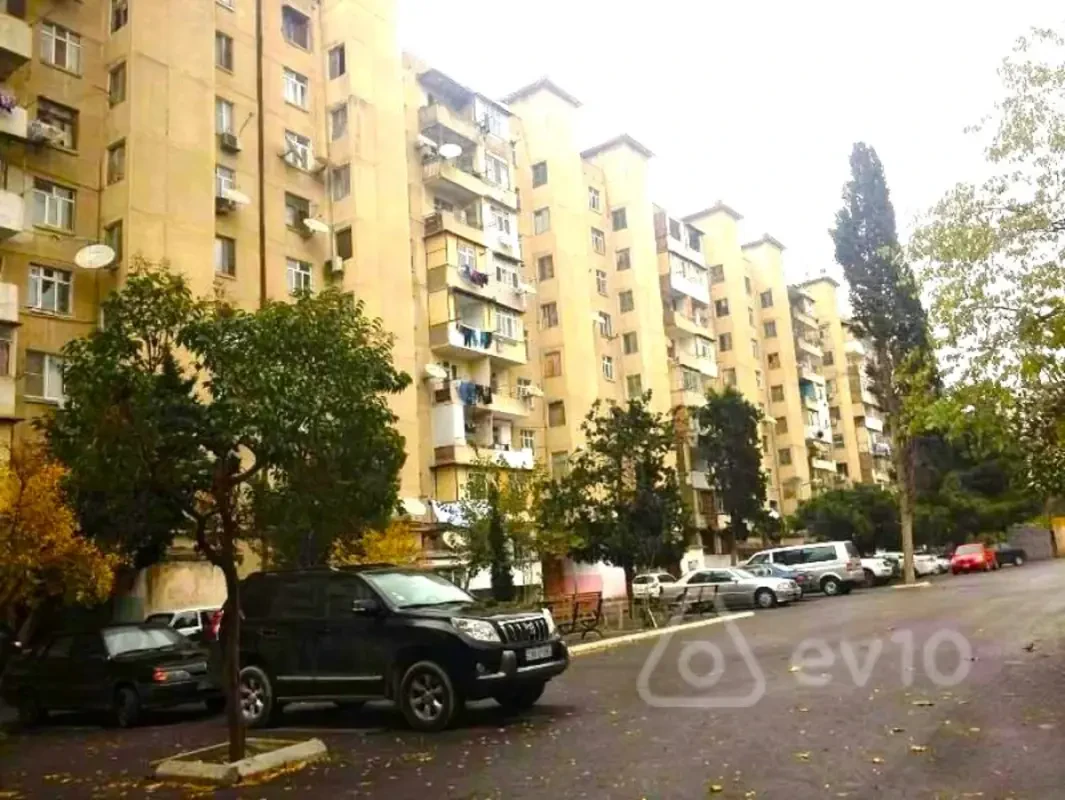 Satılır 2 otaqlı köhnə tikili 55 m²