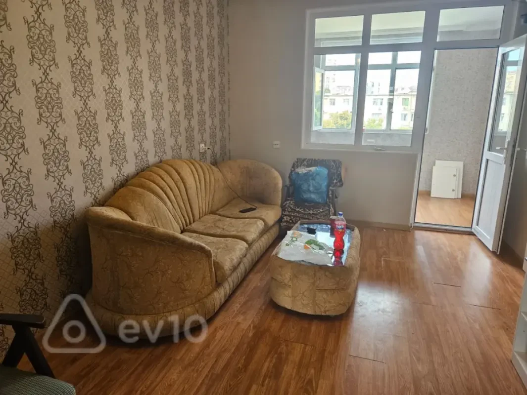 Kirayə verilir 2 otaqlı köhnə tikili 50 m²