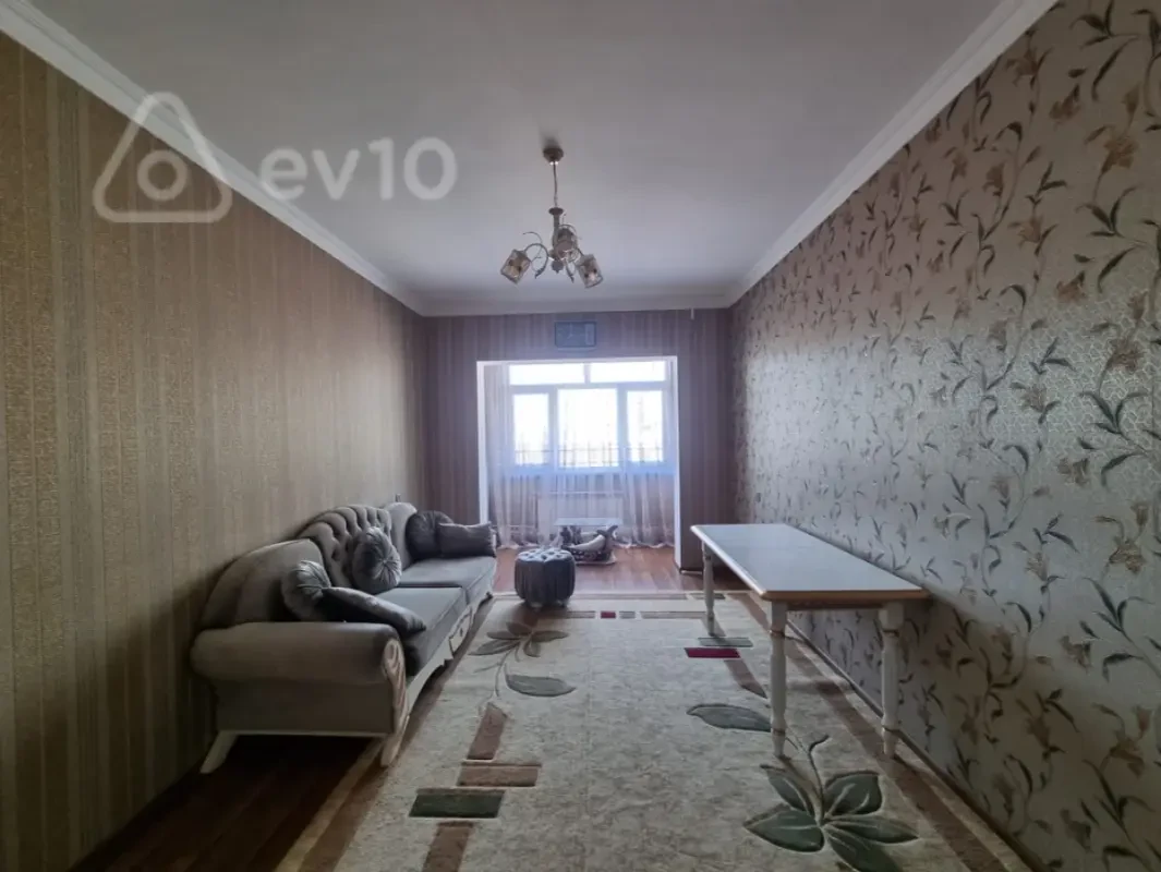 Kirayə verilir 2 otaqlı köhnə tikili 65 m²