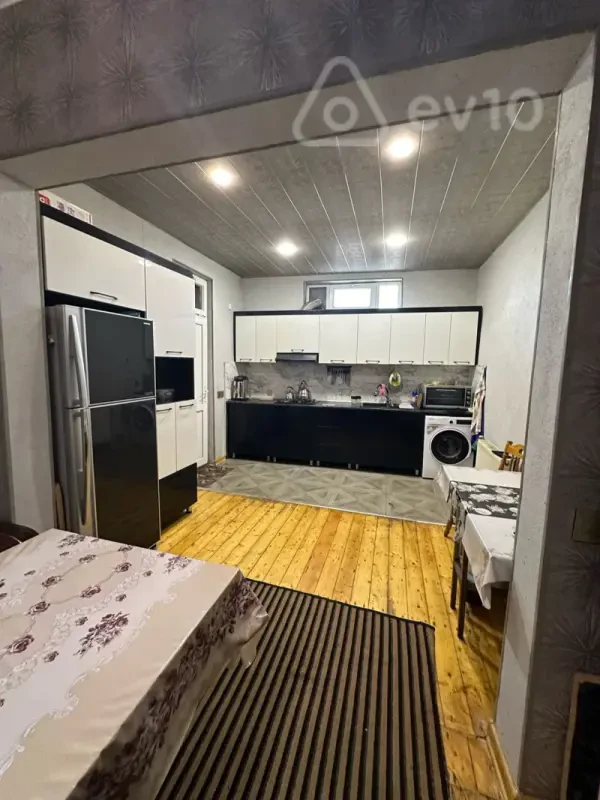 Satılır 6 otaqlı həyət evi 140 m²