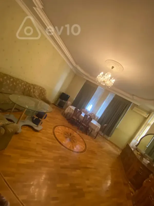 Kirayə verilir 2 otaqlı yeni tikili 110 m²