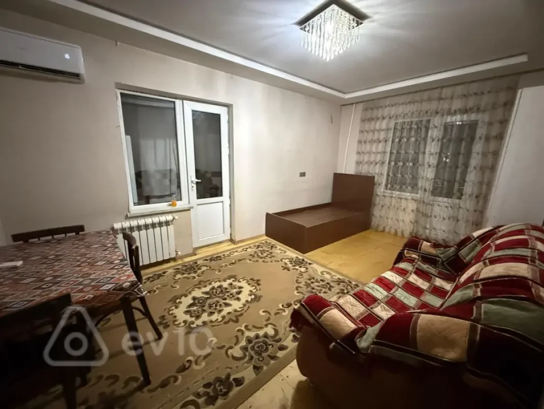 Kirayə verilir 2 otaqlı köhnə tikili 50 m²