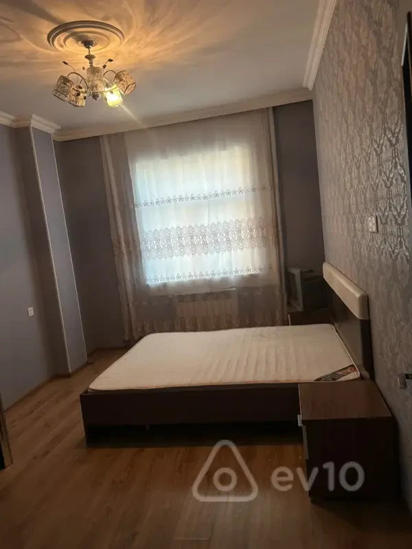 Kirayə verilir 2 otaqlı köhnə tikili 52 m²
