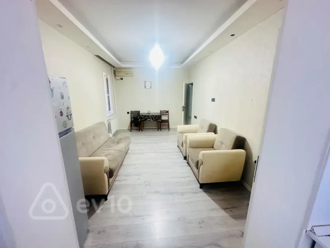 Kirayə verilir 2 otaqlı köhnə tikili 45 m²