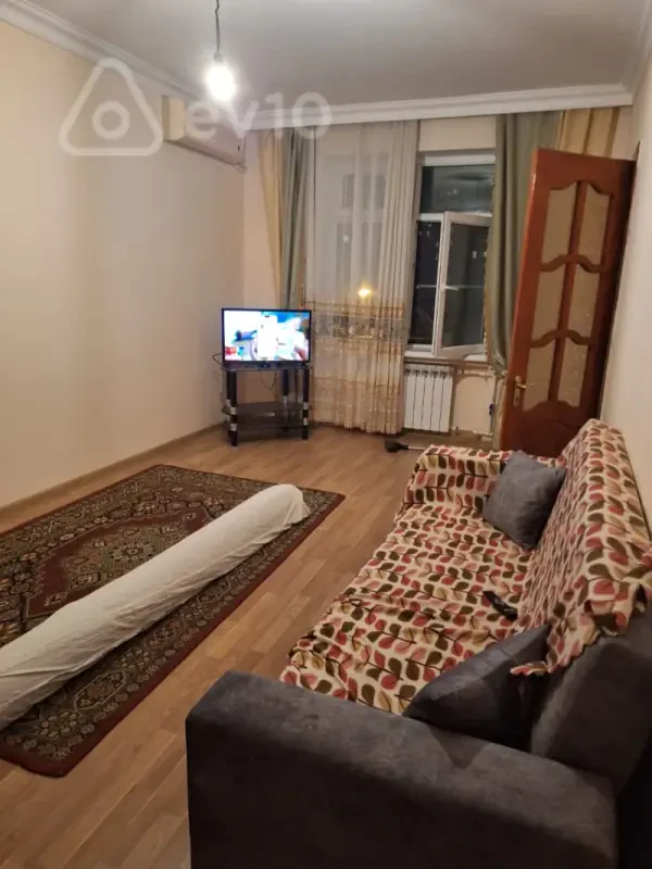 Kirayə verilir 3 otaqlı köhnə tikili 90 m²