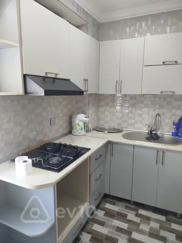 Kirayə verilir 2 otaqlı köhnə tikili 55 m²